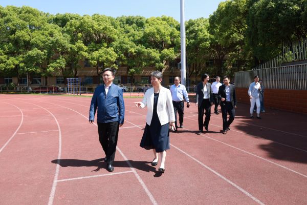 闵行区委副书记、区长陈华文调研七宝中学